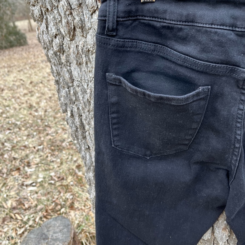 ⭐️Tahari Skinny Jean in size 6